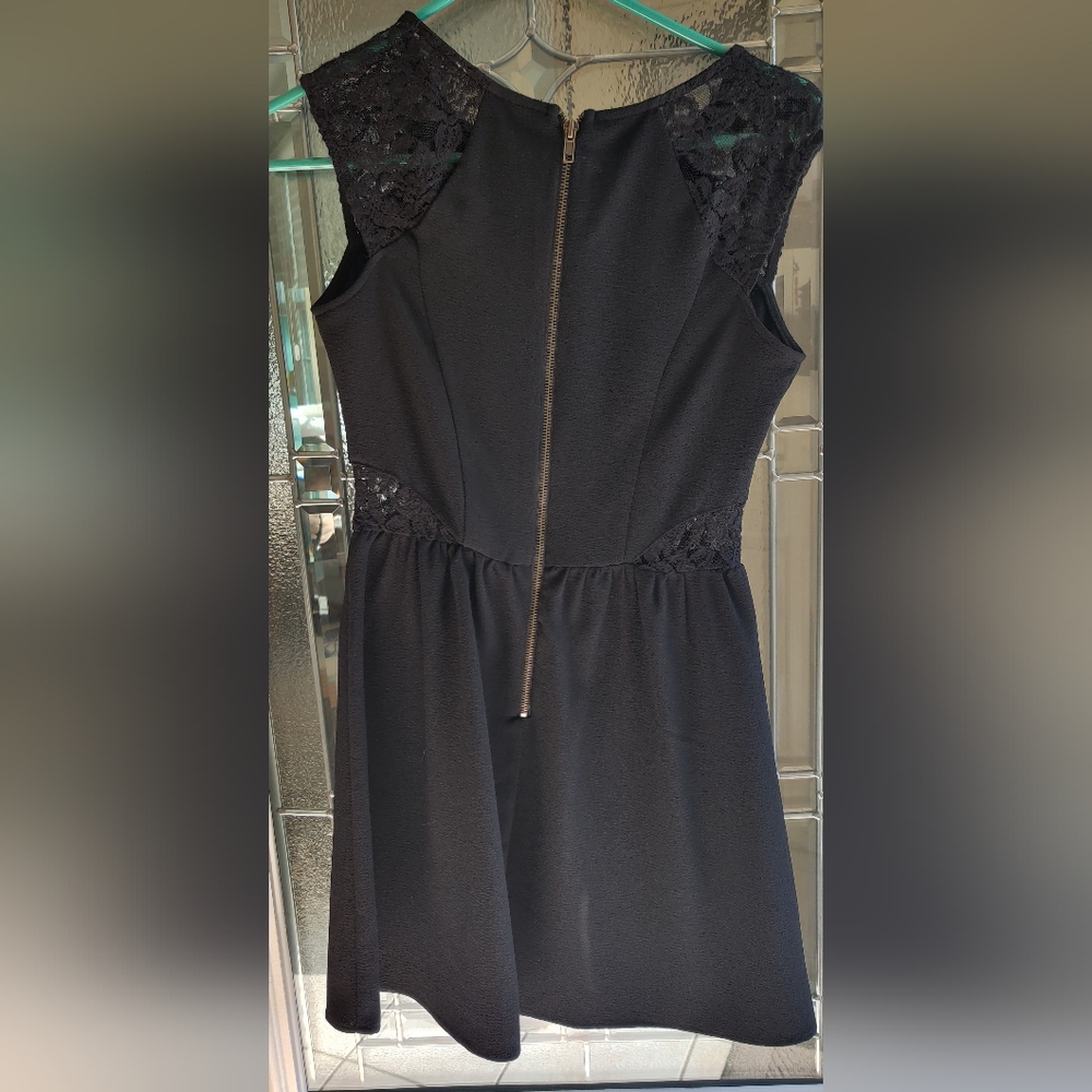 Black Dress with Lace Detail Juniors Size 3 - Picture 2 of 9